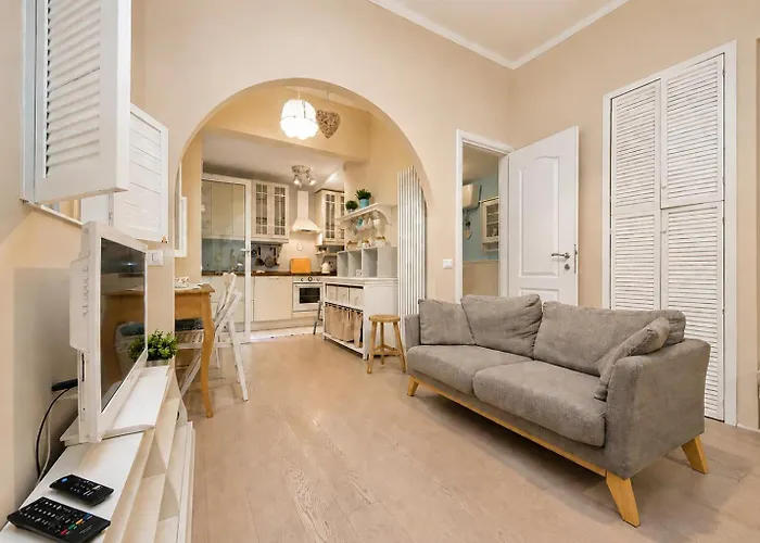 4Bnb - White Home - Private Garden *