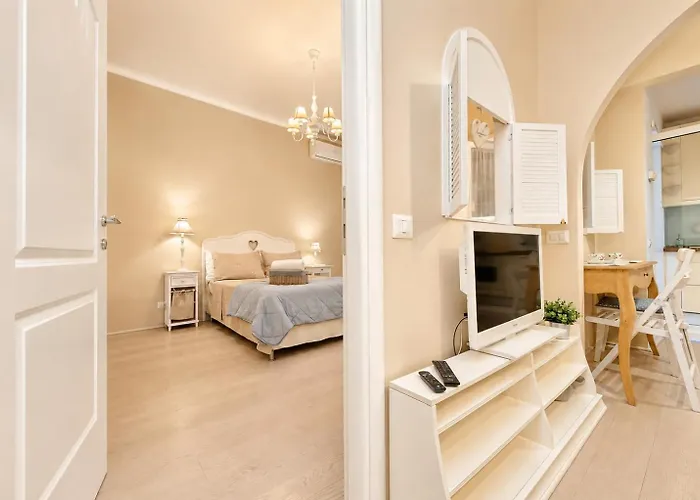4Bnb - White Home - Private Garden