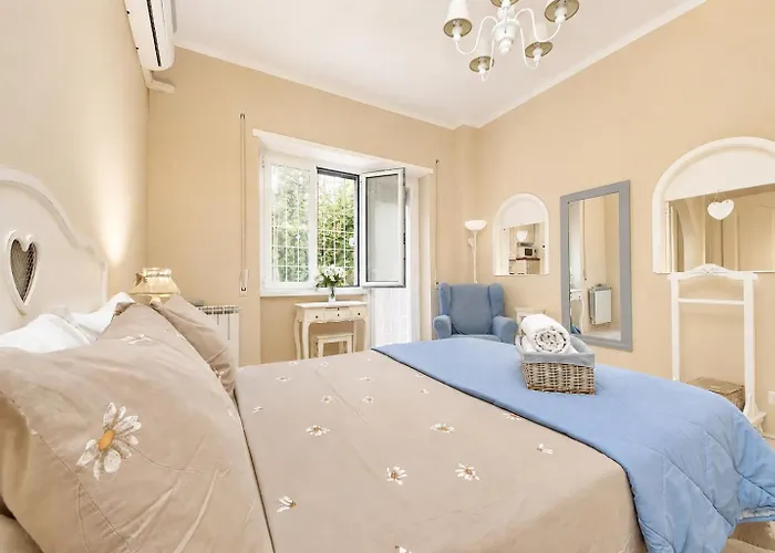 4Bnb - White Home - Private Garden Appartement