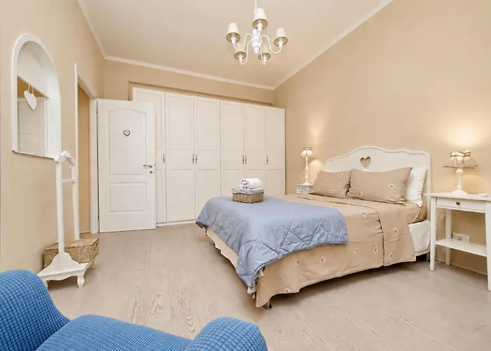 4Bnb - White Home - Private Garden *