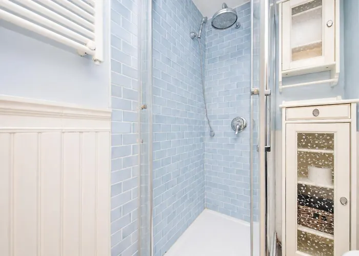 4Bnb - White Home - Private Garden