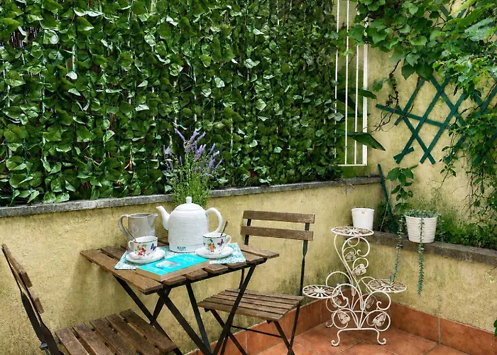 4Bnb - White Home - Private Garden