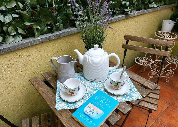 4Bnb - White Home - Private Garden Appartement