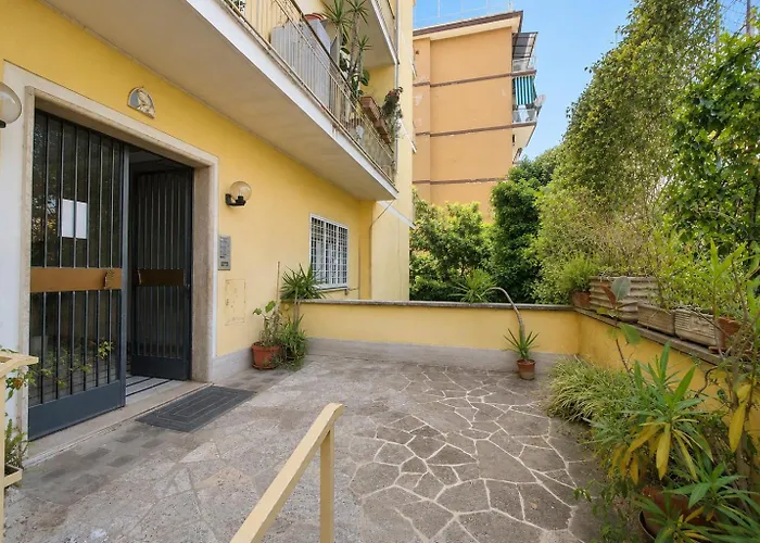 4Bnb - White Home - Private Garden
